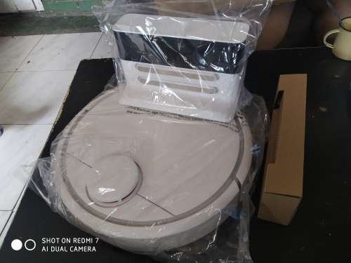 MI Vacuum Robot cleaner white)