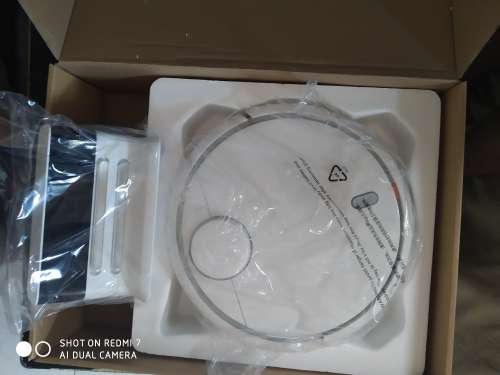 MI Vacuum Robot cleaner white)