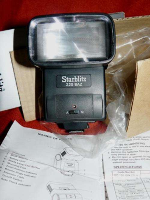 *****STARBLITZ 220 BAZ - ELECTRONIC FLASH***** SERIES 86 - COMPUTER CIRCUIT,ZOOM LENS,BOUNCE FLASH!!