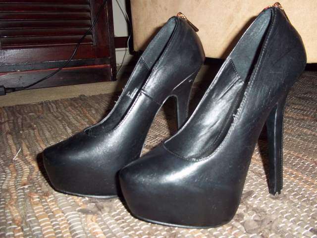 Brand New Steve Madden Daara Size 5