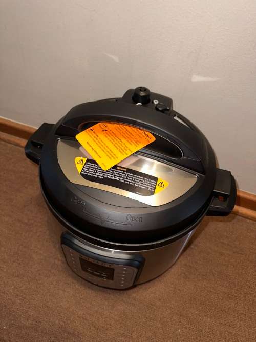 Instant Pot Duo 7-in-1 Smart Cooker (8L) (Brand New)