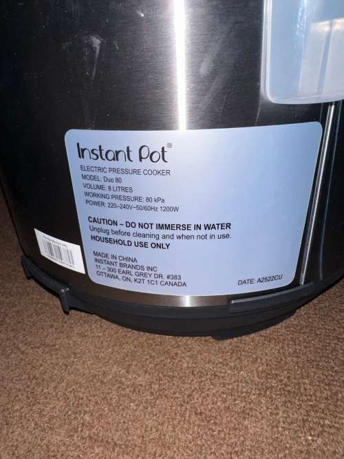 Instant Pot Duo 7-in-1 Smart Cooker (8L) (Brand New)