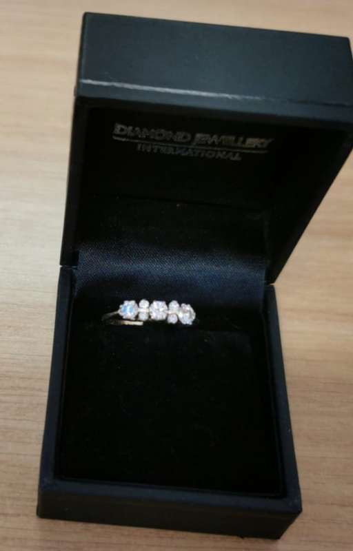 18ct Yellow Gold/Diamond Ring - Perfect Gift