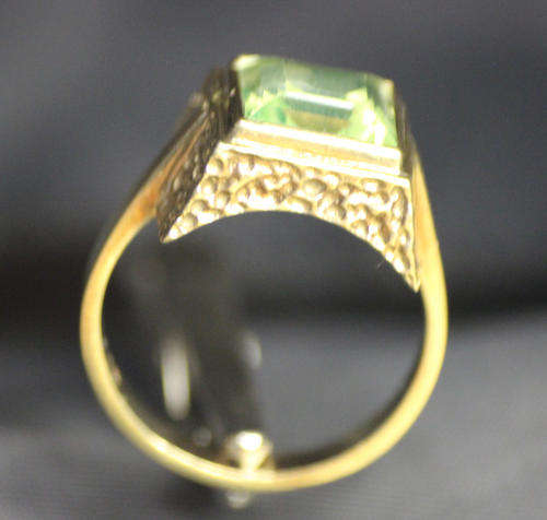 Vintage Green synthetic spinel stone 9ct gold ring size T. 6,78g