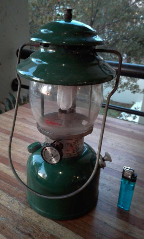 VINTAGE COLEMAN PRESSURE LAMP.