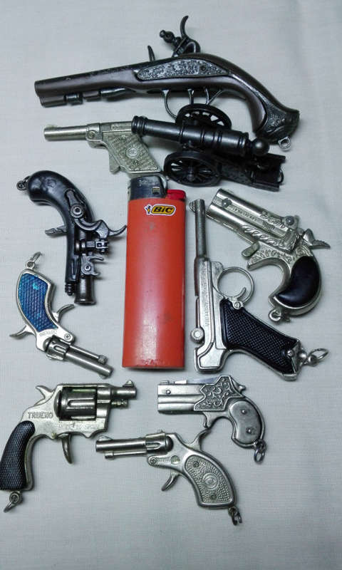 COLLECTION OF VINTAGE SMALL CLAP GUNS.