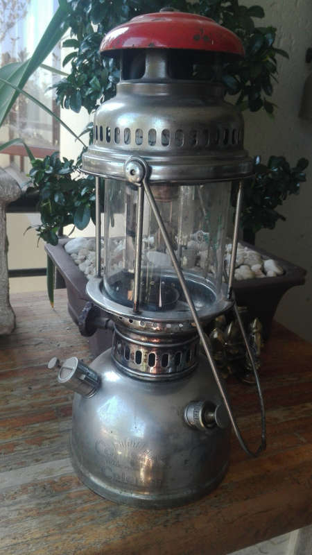 COLEMAN COLE-MAX PARAFFIN LAMP.