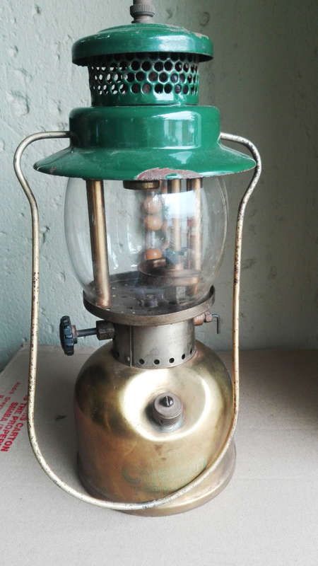 COLEMAN 1946 LAMP MODEL 249 SCOUT.