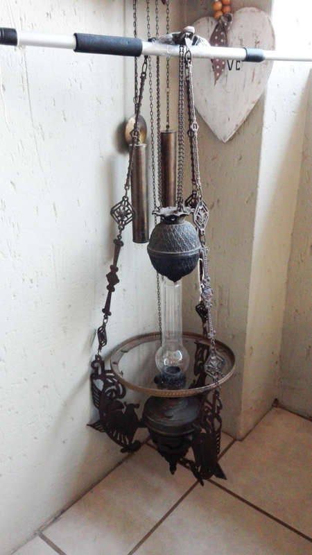 ANTIQUE RISE AND FALL OIL LAMP.