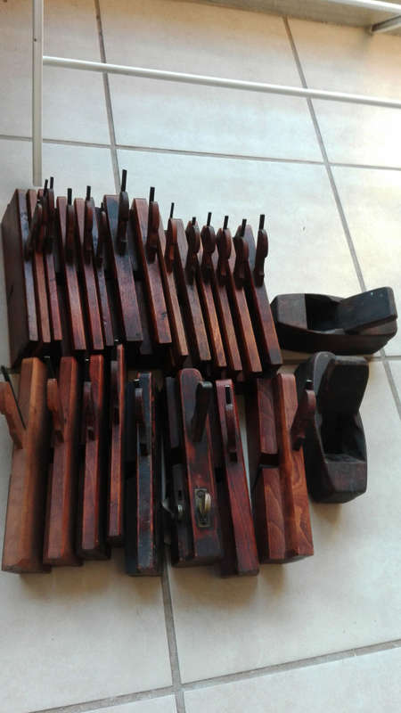 COLLECTION OF ANTIQUE WOOD PLANES.