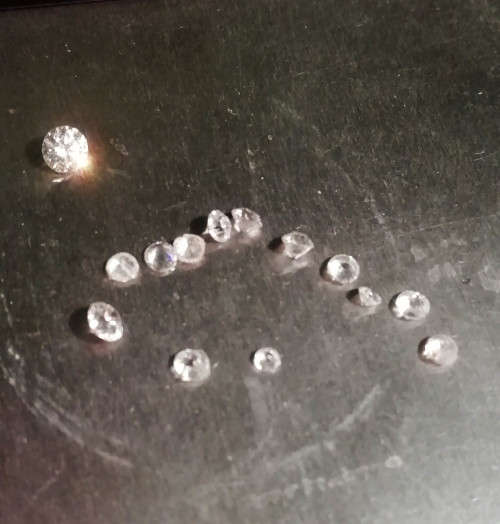 14 LOOSE DIAMONDS.