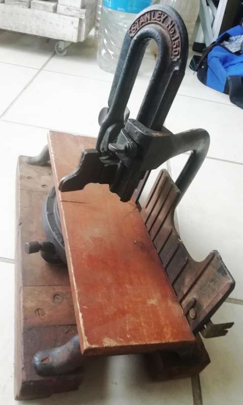 VINTAGE ANTIQUE STANLEY No 150. CAST IRON  MITRE SAW BOX FRAME. MADE IN USA.