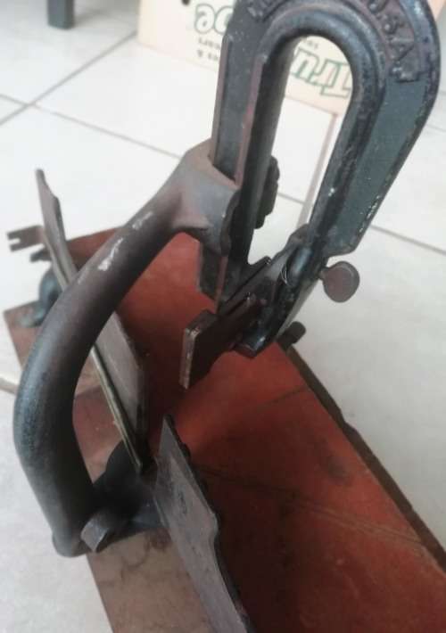 VINTAGE ANTIQUE STANLEY No 150. CAST IRON  MITRE SAW BOX FRAME. MADE IN USA.