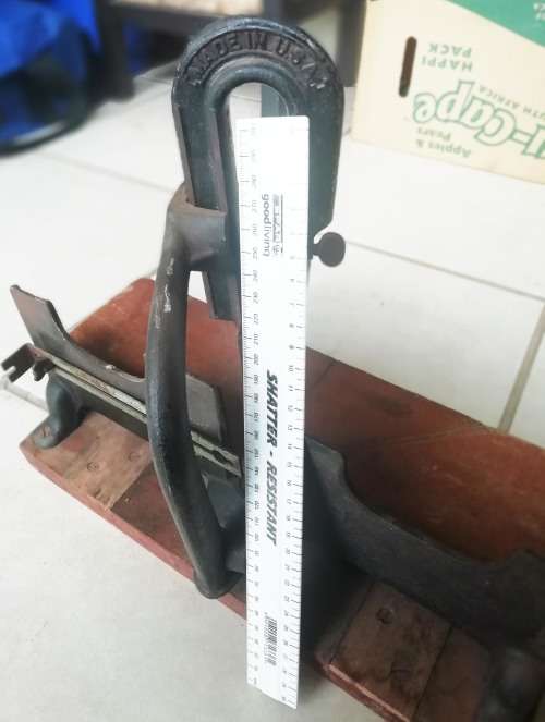 VINTAGE ANTIQUE STANLEY No 150. CAST IRON  MITRE SAW BOX FRAME. MADE IN USA.