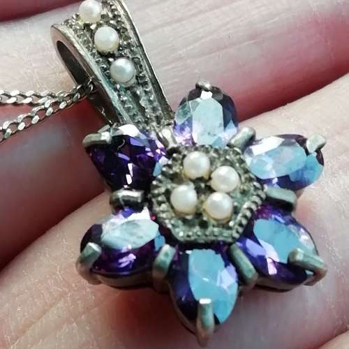 VINTAGE STERLING SILVER PENDANT. AMETHYST AND PEARLS.