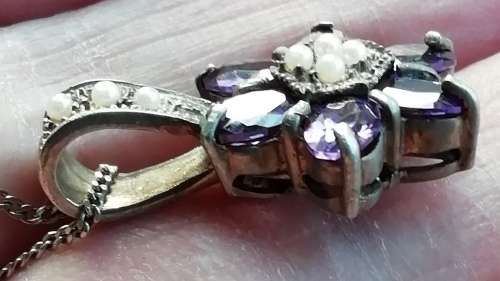 VINTAGE STERLING SILVER PENDANT. AMETHYST AND PEARLS.
