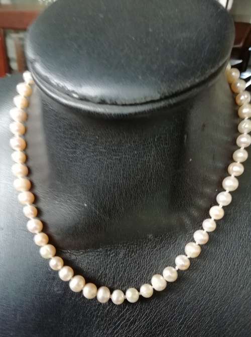 STRING OF PEARLS NECKLACE.