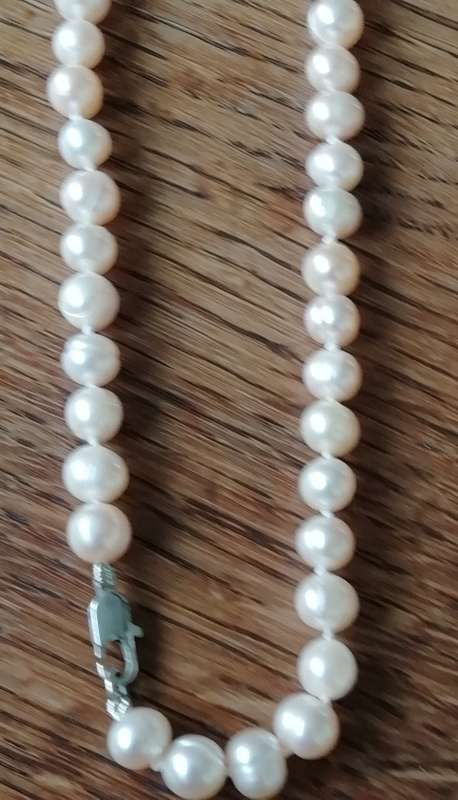 STRING OF PEARLS NECKLACE.
