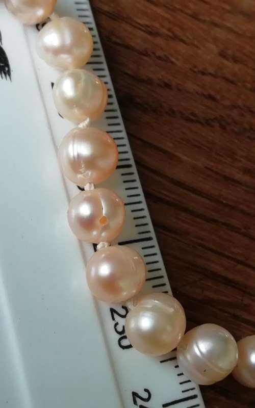 STRING OF PEARLS NECKLACE.
