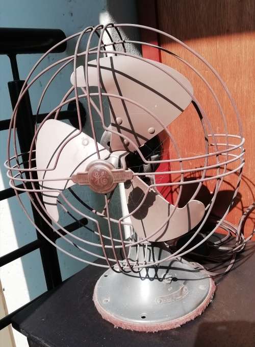 VINTAGE GENERAL ELECTRIC STEEL FAN.