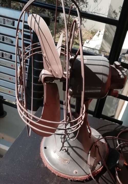 VINTAGE GENERAL ELECTRIC STEEL FAN.