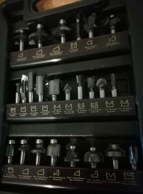 ROUTER TOOL AND SET OF CUTTERS.