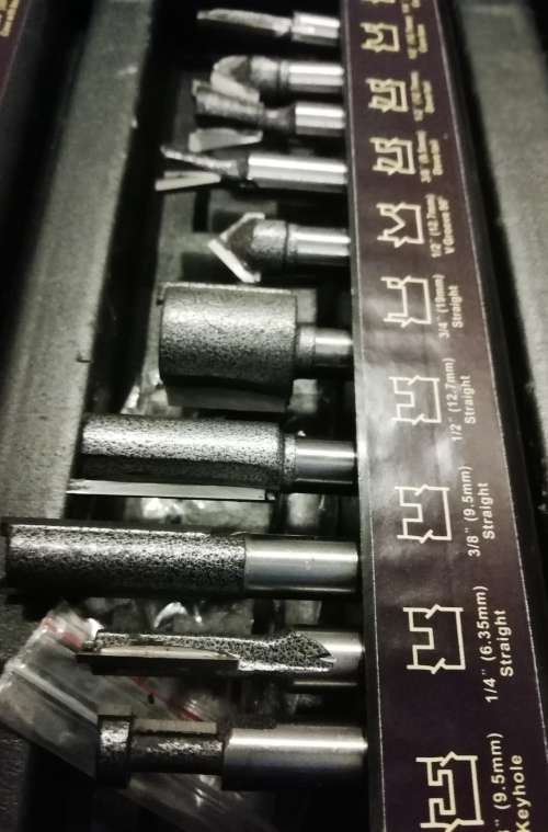 ROUTER TOOL AND SET OF CUTTERS.