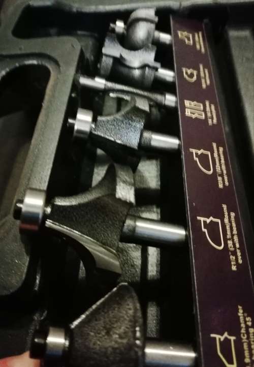 ROUTER TOOL AND SET OF CUTTERS.