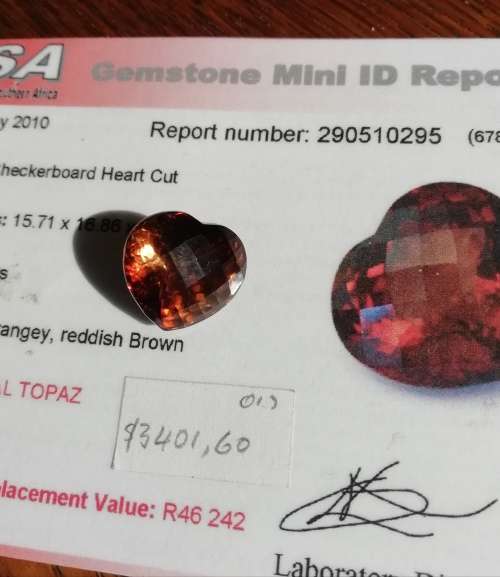 BEAUTIFUL LARGE NATURAL TOPAZ GEM STONE. CERTIFICATED.