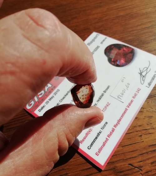 BEAUTIFUL LARGE NATURAL TOPAZ GEM STONE. CERTIFICATED.