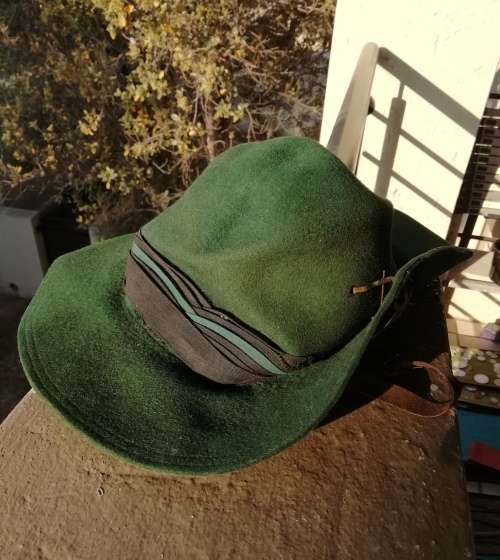 RHODESIAN AFRICAN RIFLES FELT HAT.DEFORMED//FLATTENED.