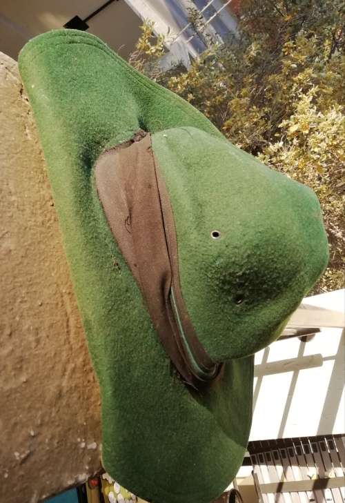RHODESIAN AFRICAN RIFLES FELT HAT.DEFORMED//FLATTENED.
