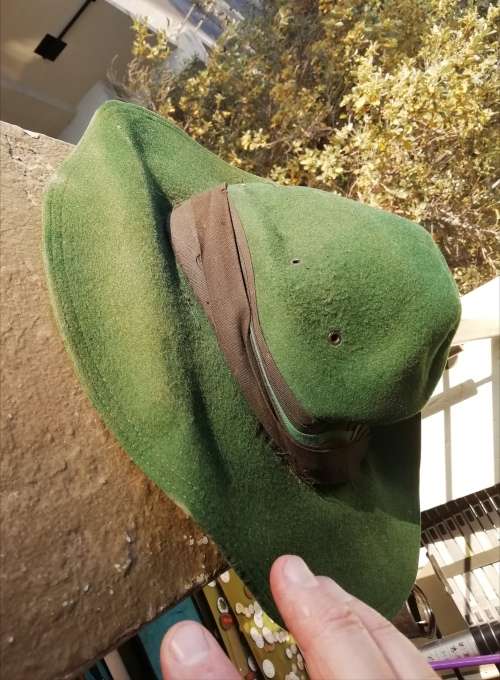 RHODESIAN AFRICAN RIFLES FELT HAT.DEFORMED//FLATTENED.