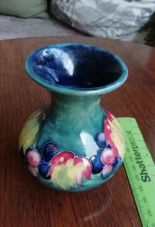 AWESOME ANTIQUE MOORCROFTS VASE.