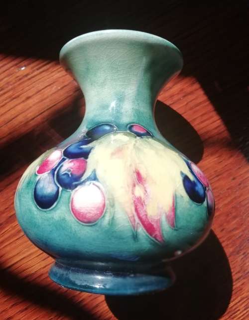 AWESOME ANTIQUE MOORCROFTS VASE.