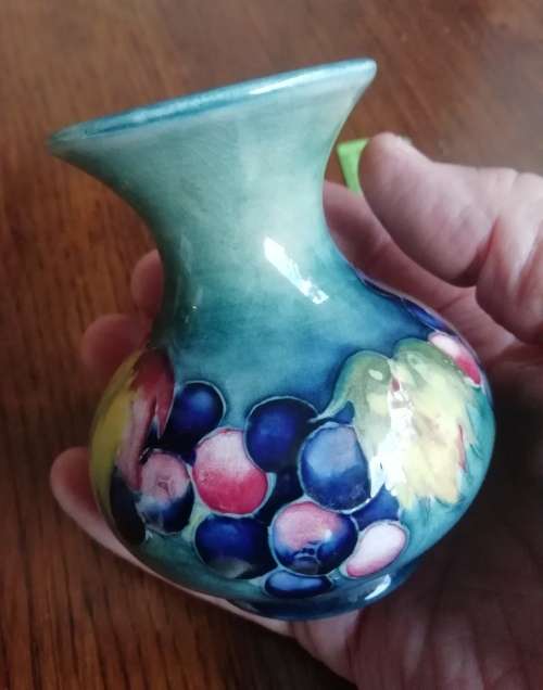 AWESOME ANTIQUE MOORCROFTS VASE.