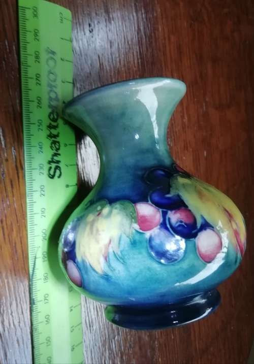 AWESOME ANTIQUE MOORCROFTS VASE.