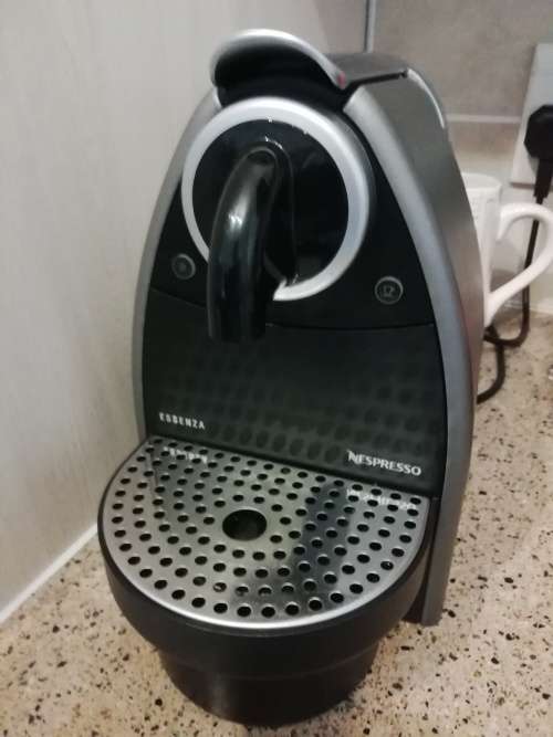AWESOME COFFEE MACHINE. NESPRESSO POD MACHINE.