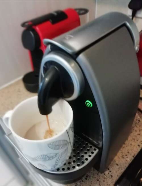 AWESOME COFFEE MACHINE. NESPRESSO POD MACHINE.
