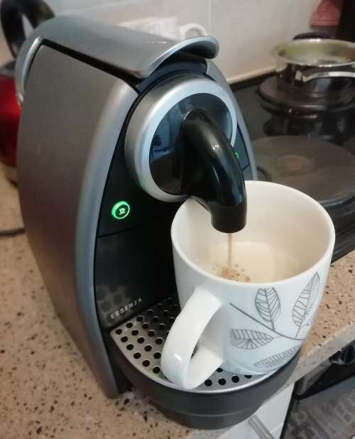 AWESOME COFFEE MACHINE. NESPRESSO POD MACHINE.