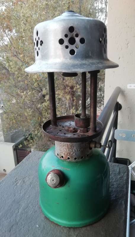 COLEMAN PARAFFIN LAMP. MODEL 241G.