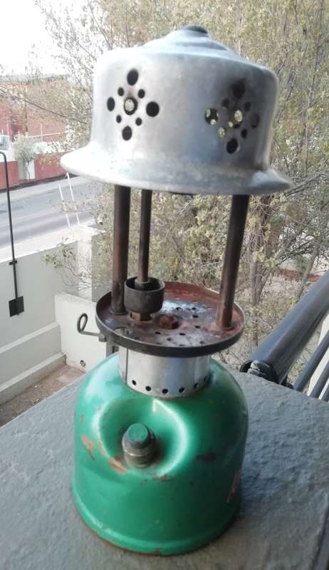 COLEMAN PARAFFIN LAMP. MODEL 241G.