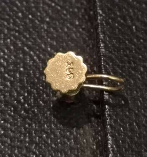 GOLD 9CT EAR RINGS. SET WITH RUBIES.