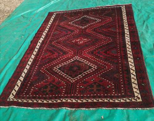 VINTAGE ORIENTAL CARPET.