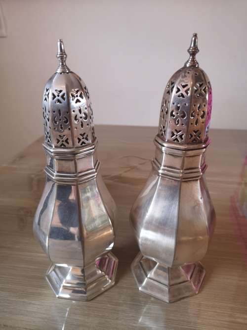 ANTIQUE SUGAR SHAKERS. LARGE. SILVER PLATED.