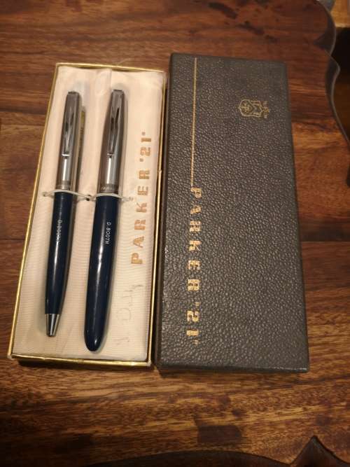 PARKER 21 FOUNTAIN PEN AND BALLPOINT PEN SET. SEE DESCRIPTION.