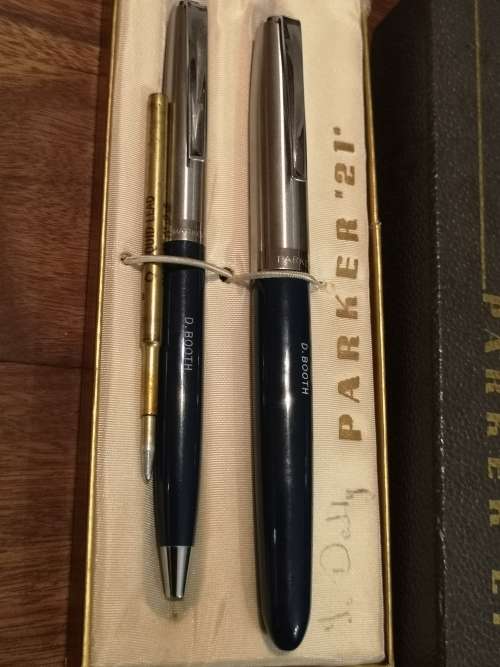 PARKER 21 FOUNTAIN PEN AND BALLPOINT PEN SET. SEE DESCRIPTION.
