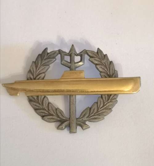 SOUTH AFRICAN NAVY SUBMARINE QUALIFICATION BADGE. PINS INTACT.