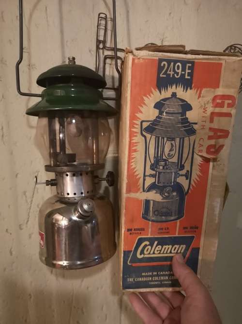 COLEMAN PARAFFIN LAMP. MODEL 249 E. MADE IN CANADA. 1969.