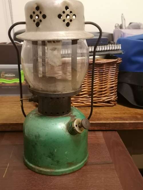 VINTAGE COLEMAN 241G. SUNSHINE OF THE NIGHT. PARAFFIN LAMP. CANADA.